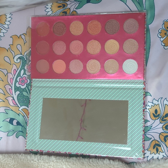 Sugar pop eyeshadow palette - Picture 4 of 6